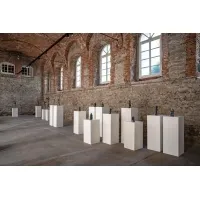 witte sokkels | plantenzuilen | zuilen wit