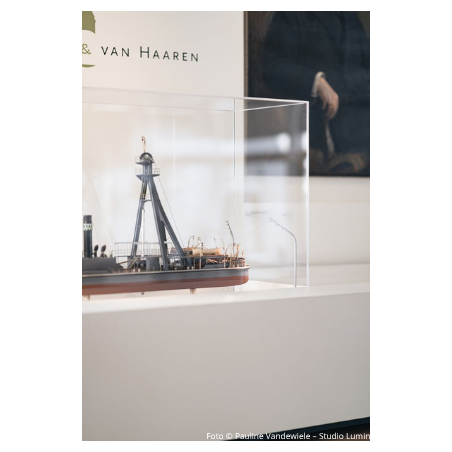 Plexiglas vitrinekap | plexiglas stolp | maquettekap op maat Plexiglas vitrinekap | plexiglas stolp | maquettekap op maat