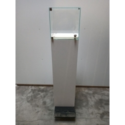 Solits sokkel wit mat, 30 x 30 x 100 cm (LxBxH) met glazen vitrinekast, 30 x 30 x 30 cm (lxbxh) - SALE