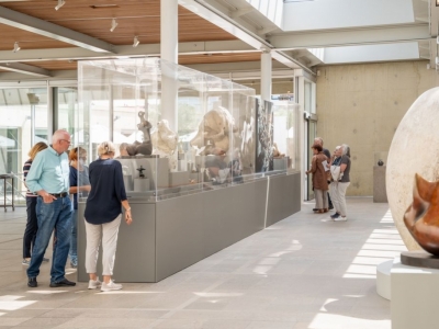 Solits is specialist in zeer grote plexiglas vitrines